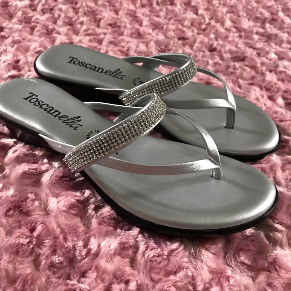 Tuscanella NWOT rhinestone sandals - beautiful!!